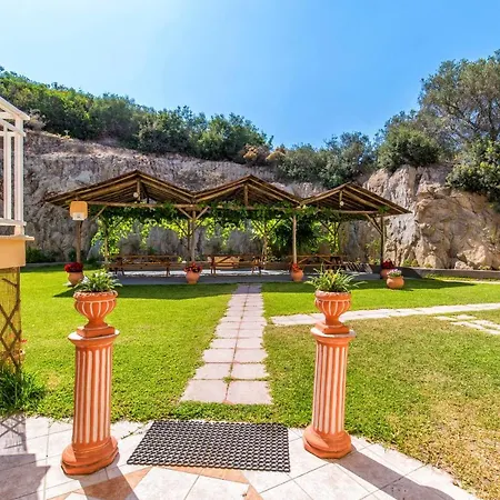 Apartment House Meltemi *