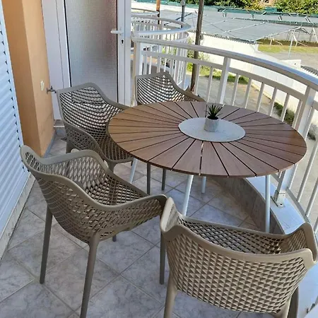 Apartment House Meltemi *